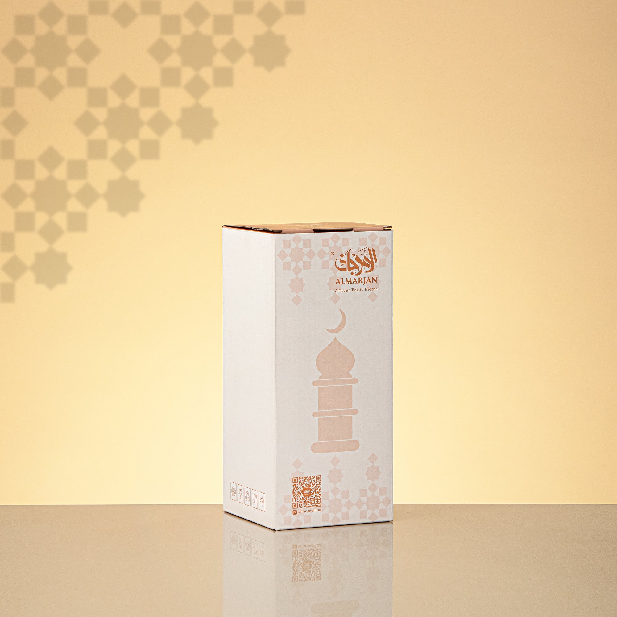 Almarjan Minaret Table Decoration 16.5cm x 6cm White with Silver Lines & Crescent Moon – Noor Al Layali