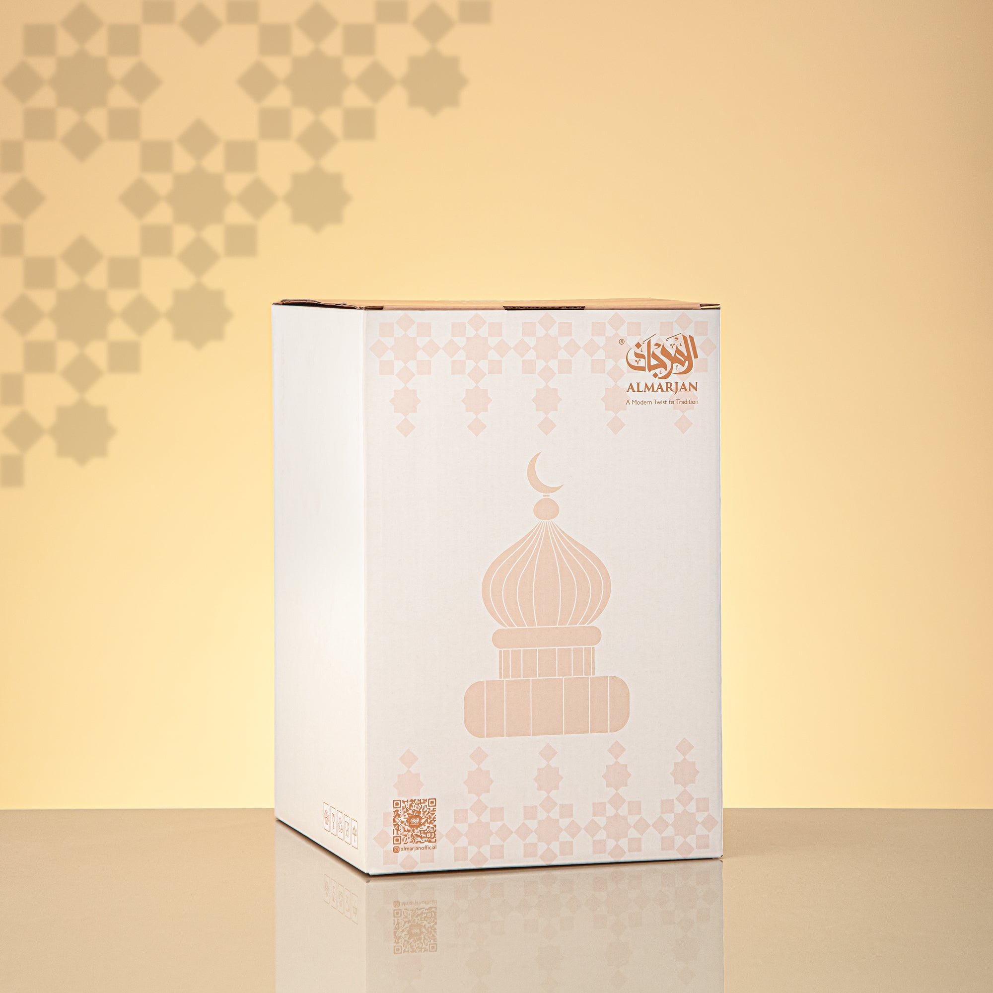 Almarjan Minaret Table Decoration 23cm x 15cm White with Golden Lines & Crescent Moon – Noor Al Layali