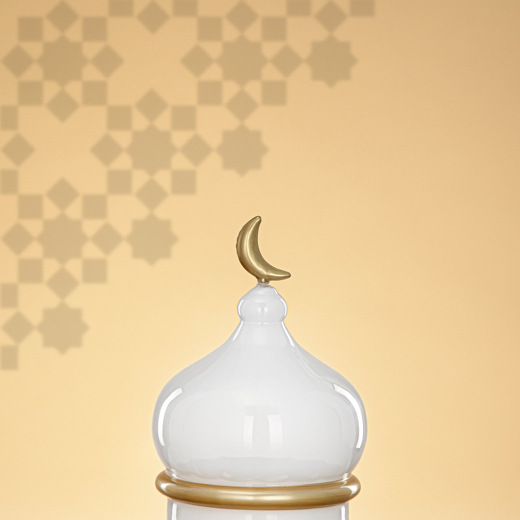 Almarjan Minaret Table Decoration 17cm x 11cm White with Golden Lines & Crescent Moon – Noor Al Layali