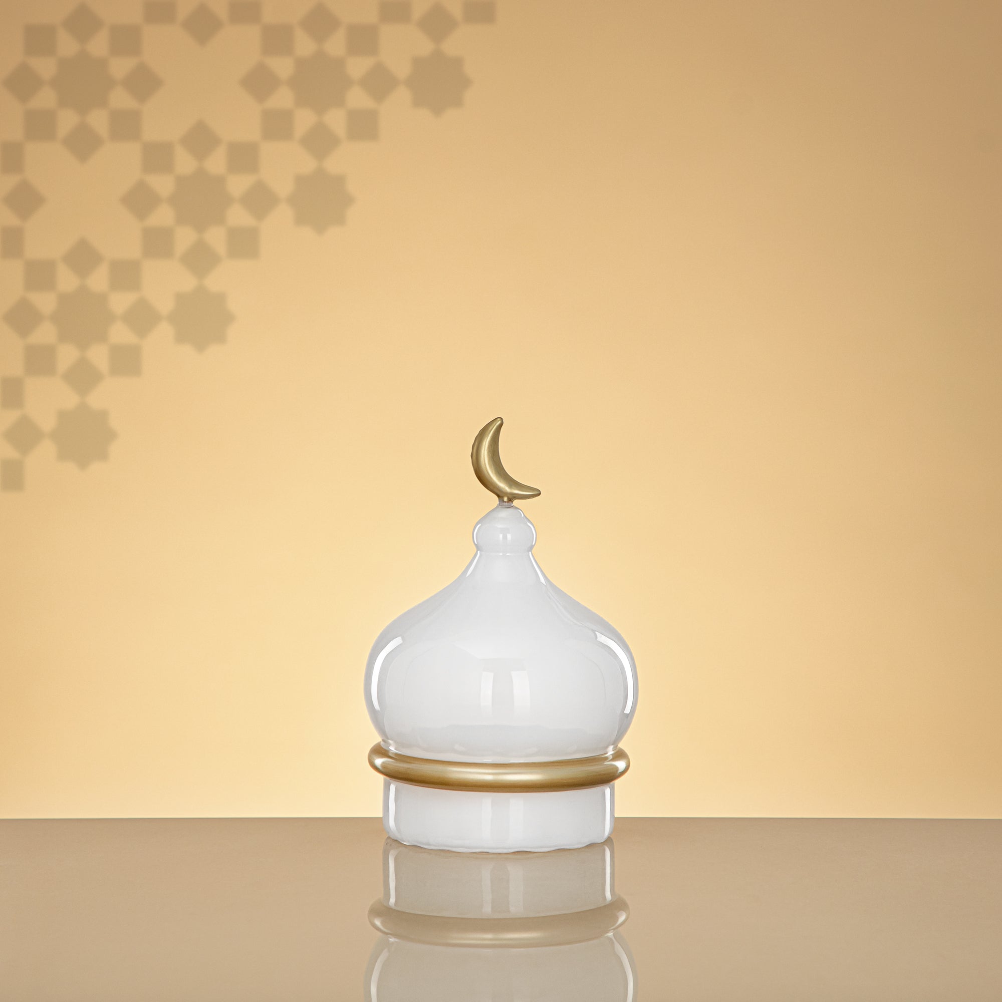 Almarjan Minaret Table Decoration 17cm x 11cm White with Golden Lines & Crescent Moon – Noor Al Layali