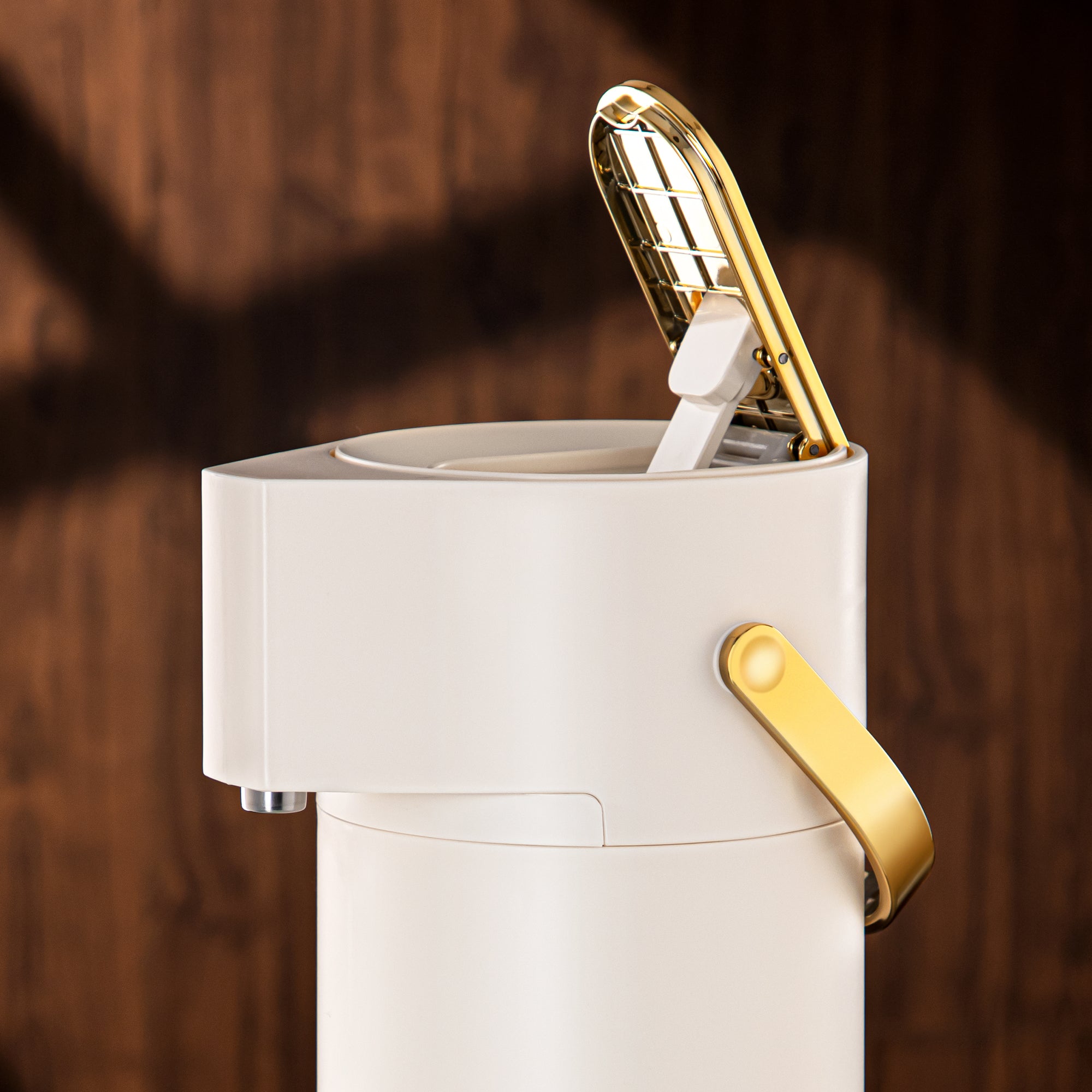 Almarjan 1.9 Liter Pump Vacuum Flask Ivory & Gold - UKM25-190 IV/G