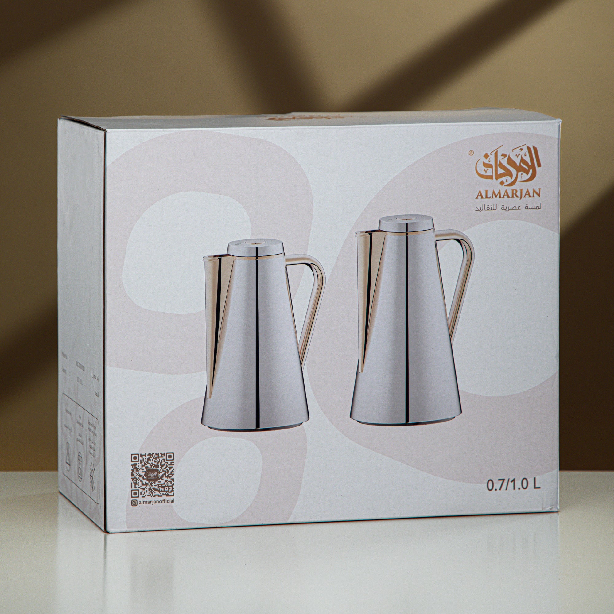 Almarjan Vacuum Flask Set 0.7L + 1L Gun Black & Gold