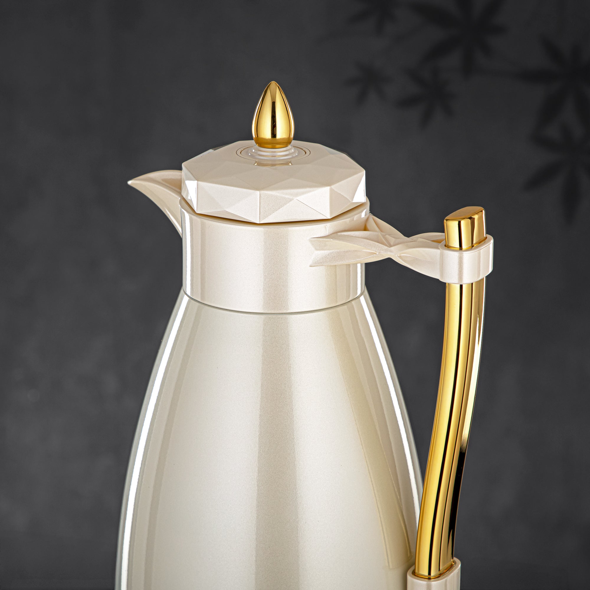 ألمرجان طقم ترامس، زر ضغط - 1 لتر + 1 لتر، أبيض لؤلؤي وذهبي (FG806AB-100 PW/G) - تقليد الشاي والقهوة