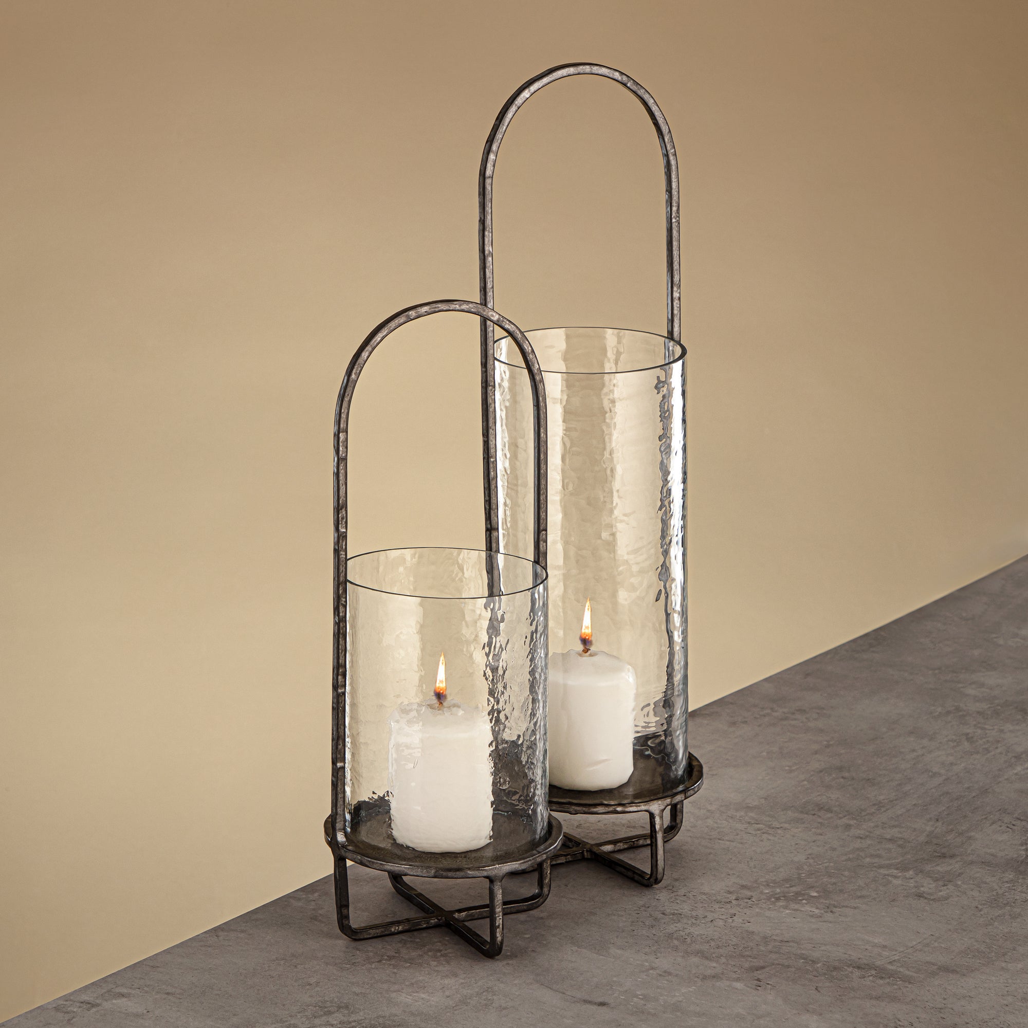 Almarjan Miles Hurricane Lantern Hammered Clear Glass 13.5x13.5x47 CM Vintage Silver Stand (GMT2960006)